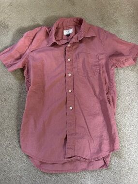 Men's Short-Sleeve Button-Down Shirt in Pinkish Red - XS